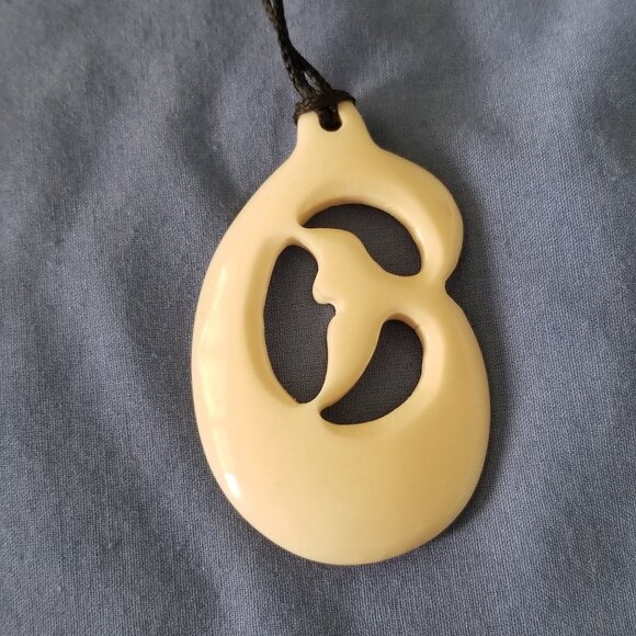 Maori New Zealand Hand Carved Bone Pendant - Picture 2 of 4